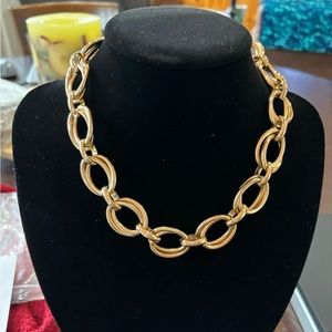 Double link chunky choker. Unmarked heavy. EUC. Beautiful shine.